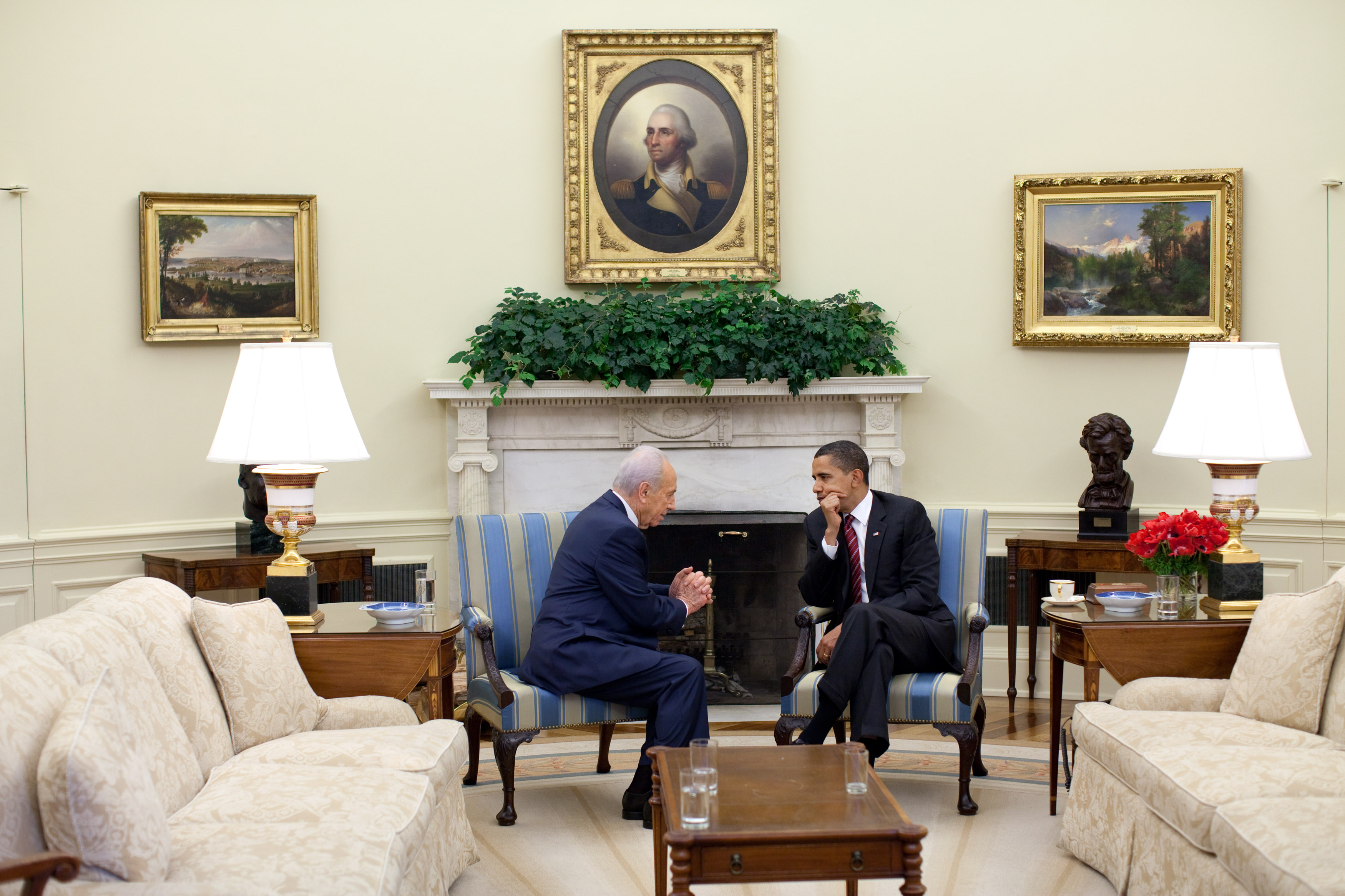 Barack Obama et Shimon Peres dans le bureu ovale