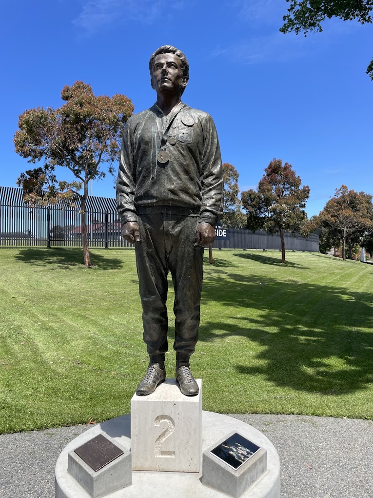 Statue peter norman